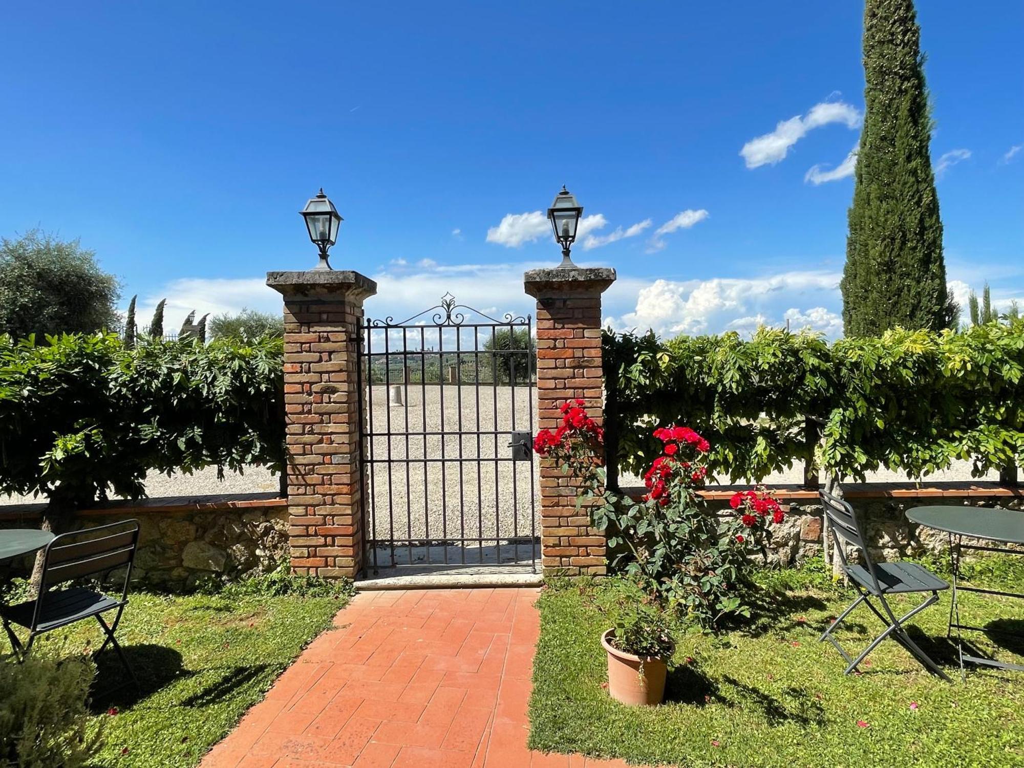 Agriturismo Castello Di Montauto San Gimignano Exterior photo