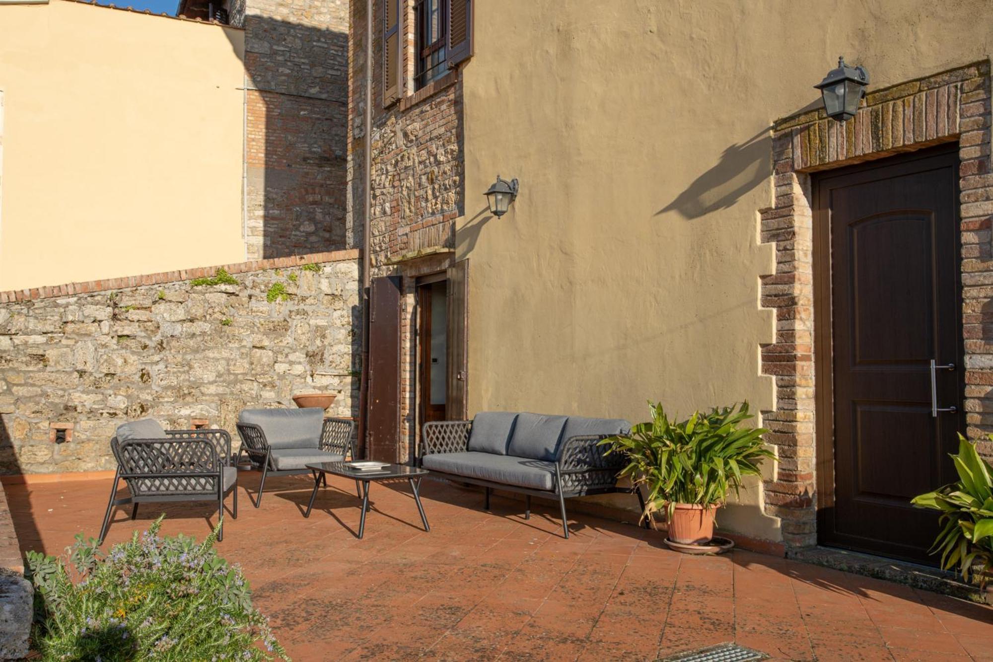 Agriturismo Castello Di Montauto San Gimignano Exterior photo